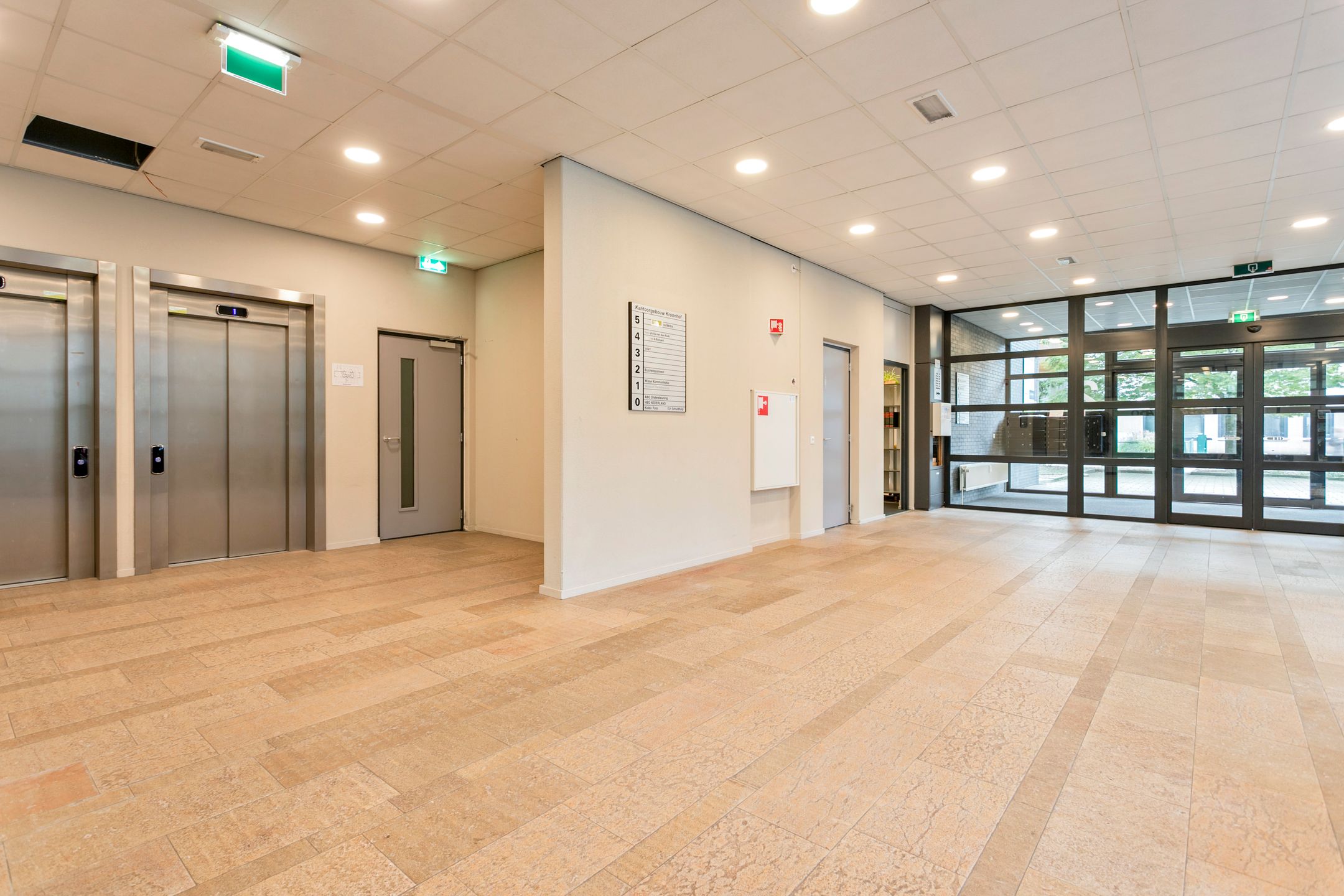 Hal gebouw Kroonpark 2 Arnhem.jpg